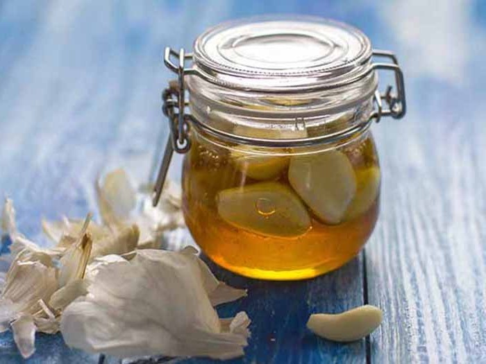 مزيج الثوم والعسل من طرق علاج ضعف الانتصاب بالاعشاب والعسل